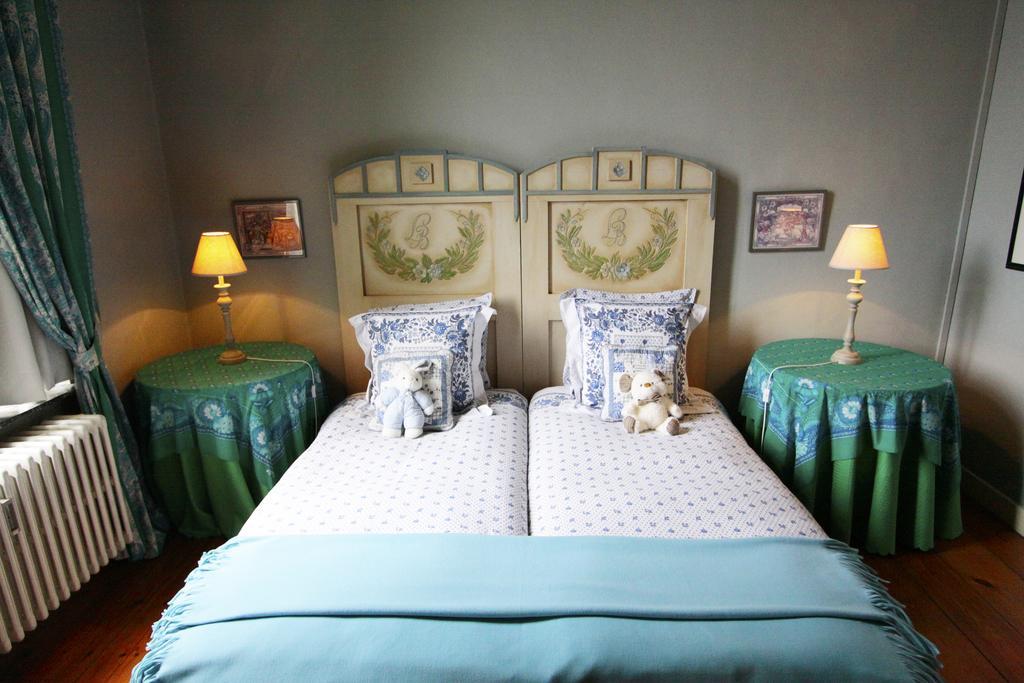 Home Fleuri Guesthouse บรูจส์ ภายนอก รูปภาพ