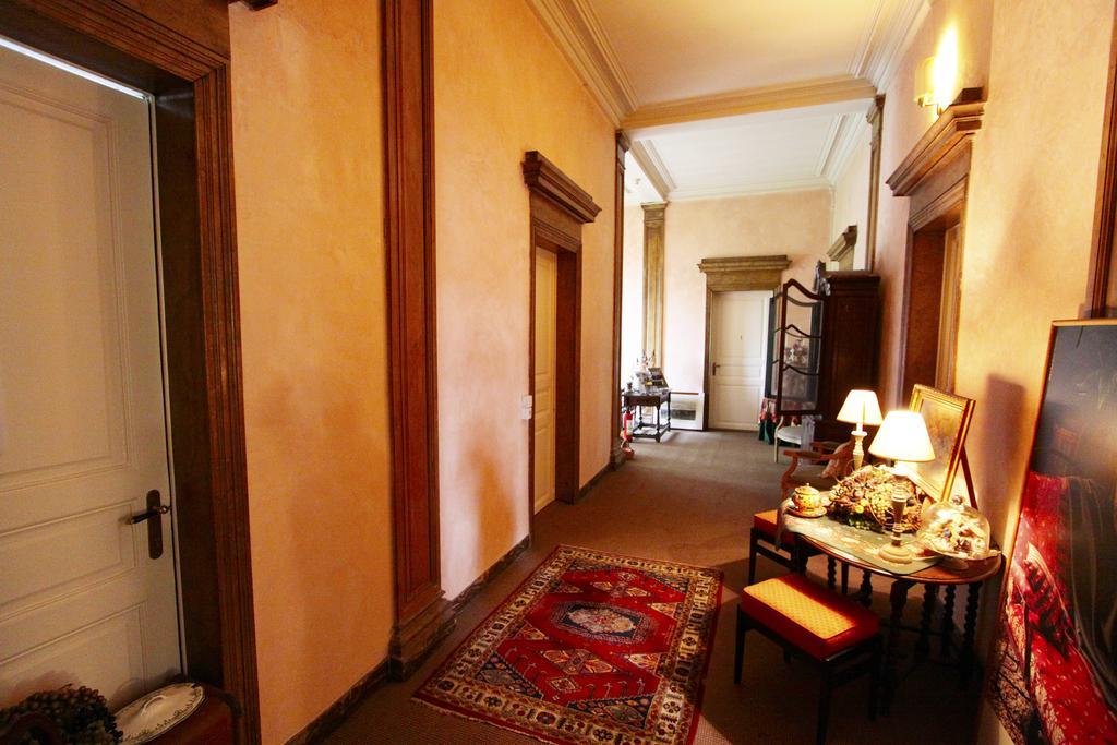 Home Fleuri Guesthouse บรูจส์ ภายนอก รูปภาพ
